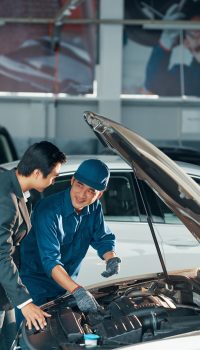 checking-motor-in-car-service