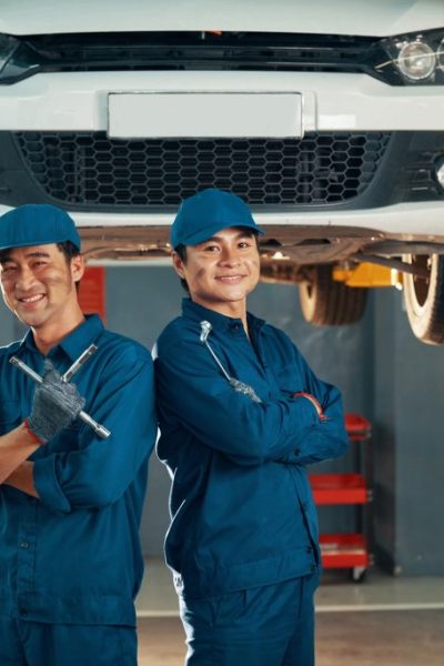 mechanics-working-in-auto-service-1024x684